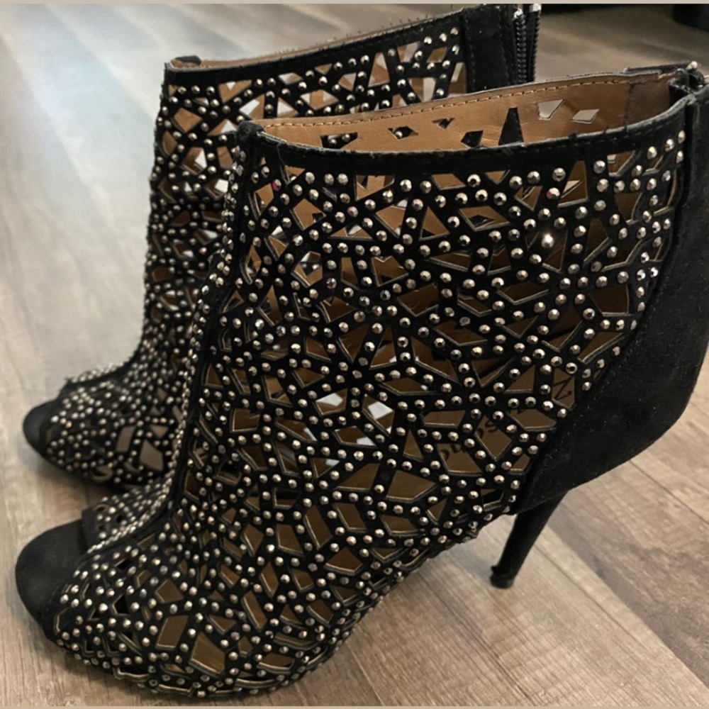 Black sparkle heel size 9
